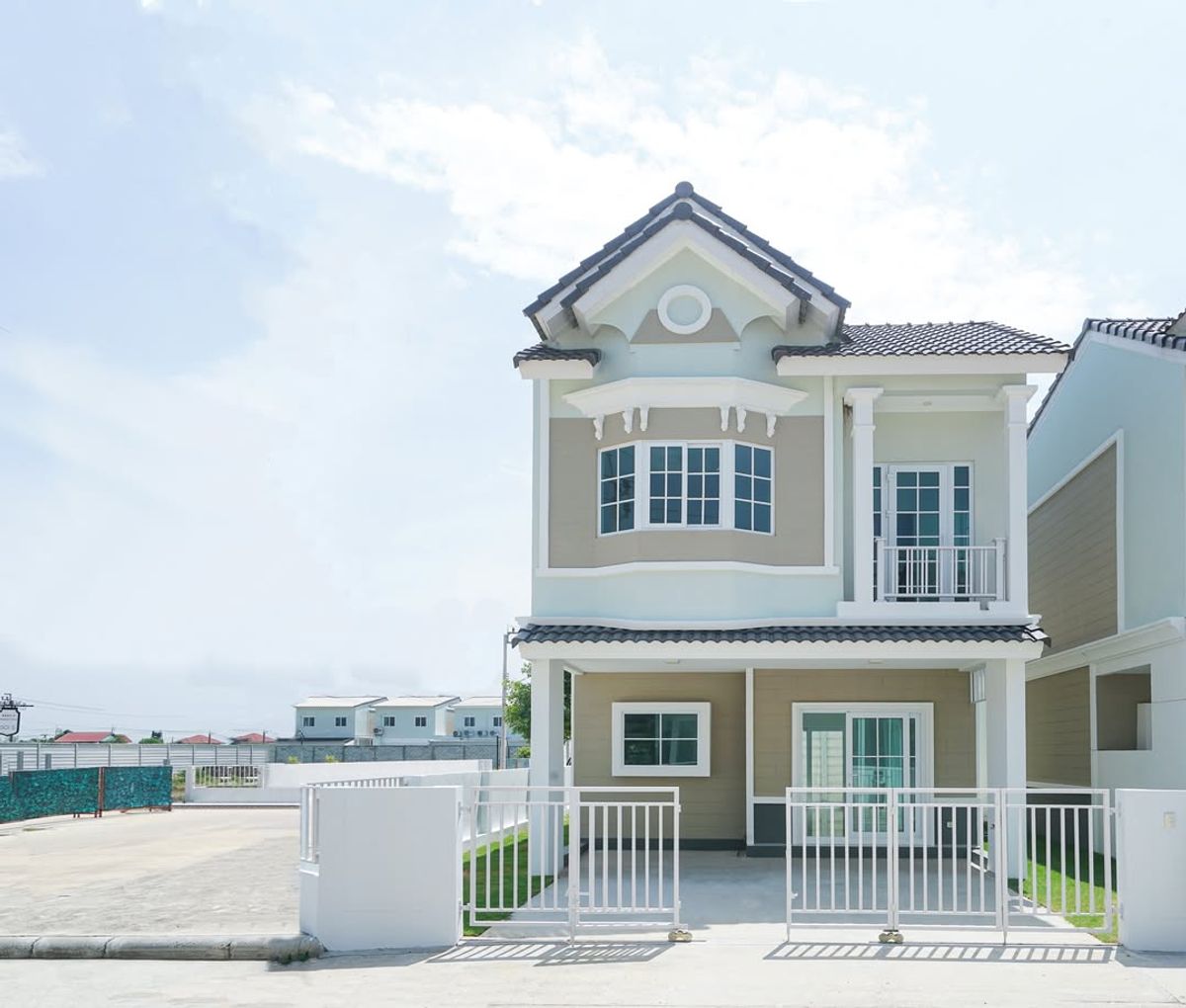 ขายทาวน์โฮมนนทบุรี บางใหญ่ บางบัวทอง : บ้านแฝดหลังมุม พร้อมโอนเข้าอยู่