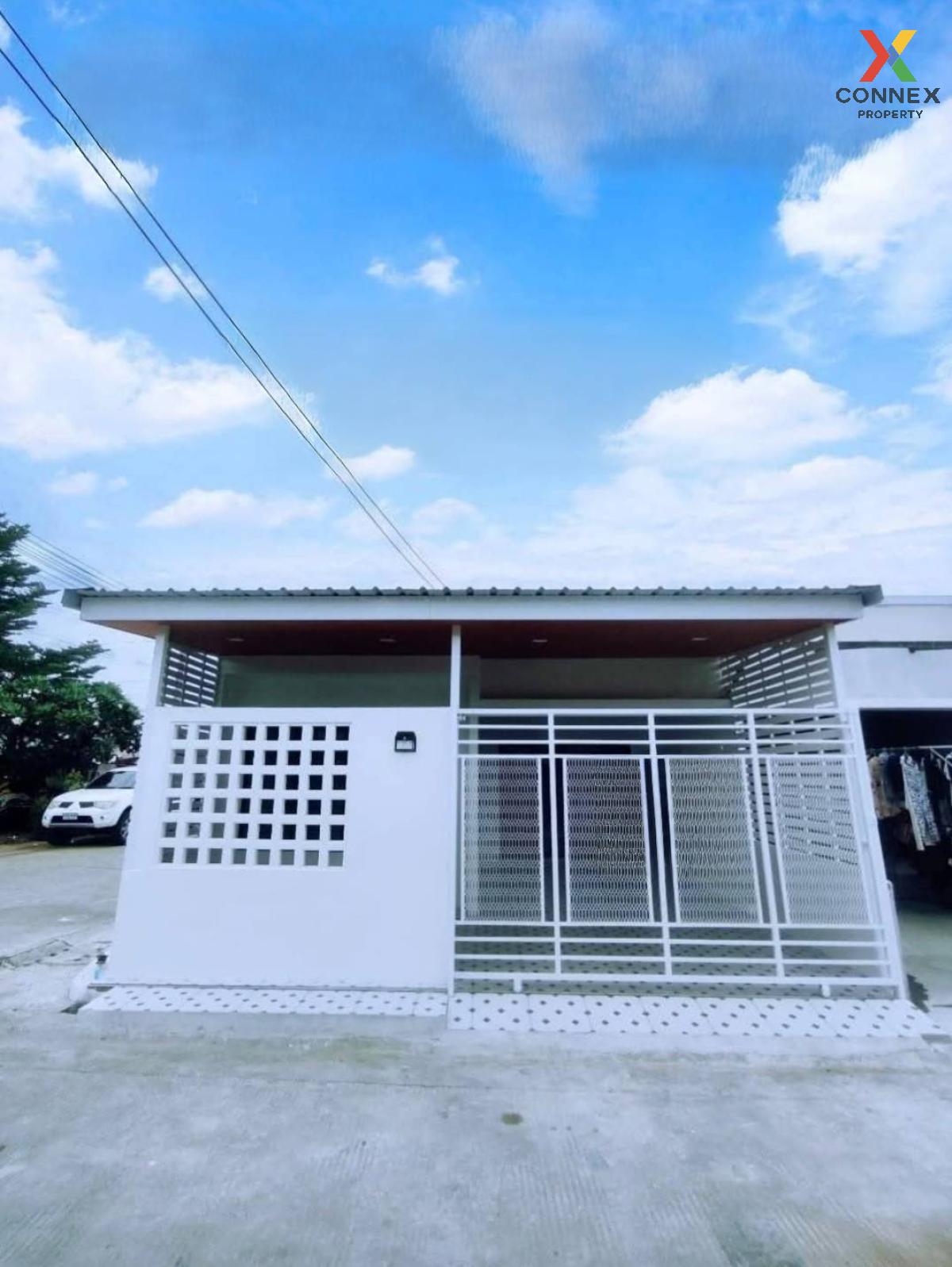 For SaleTownhomeMahachai Samut Sakhon : For Sale Townhouse/Townhome  , Baan Pawarisa Yokkrabat , corner unit , wide frontage , newly renovated , Yok Krabat , Ban Phaeo , Samut Sakhon , CX-118520