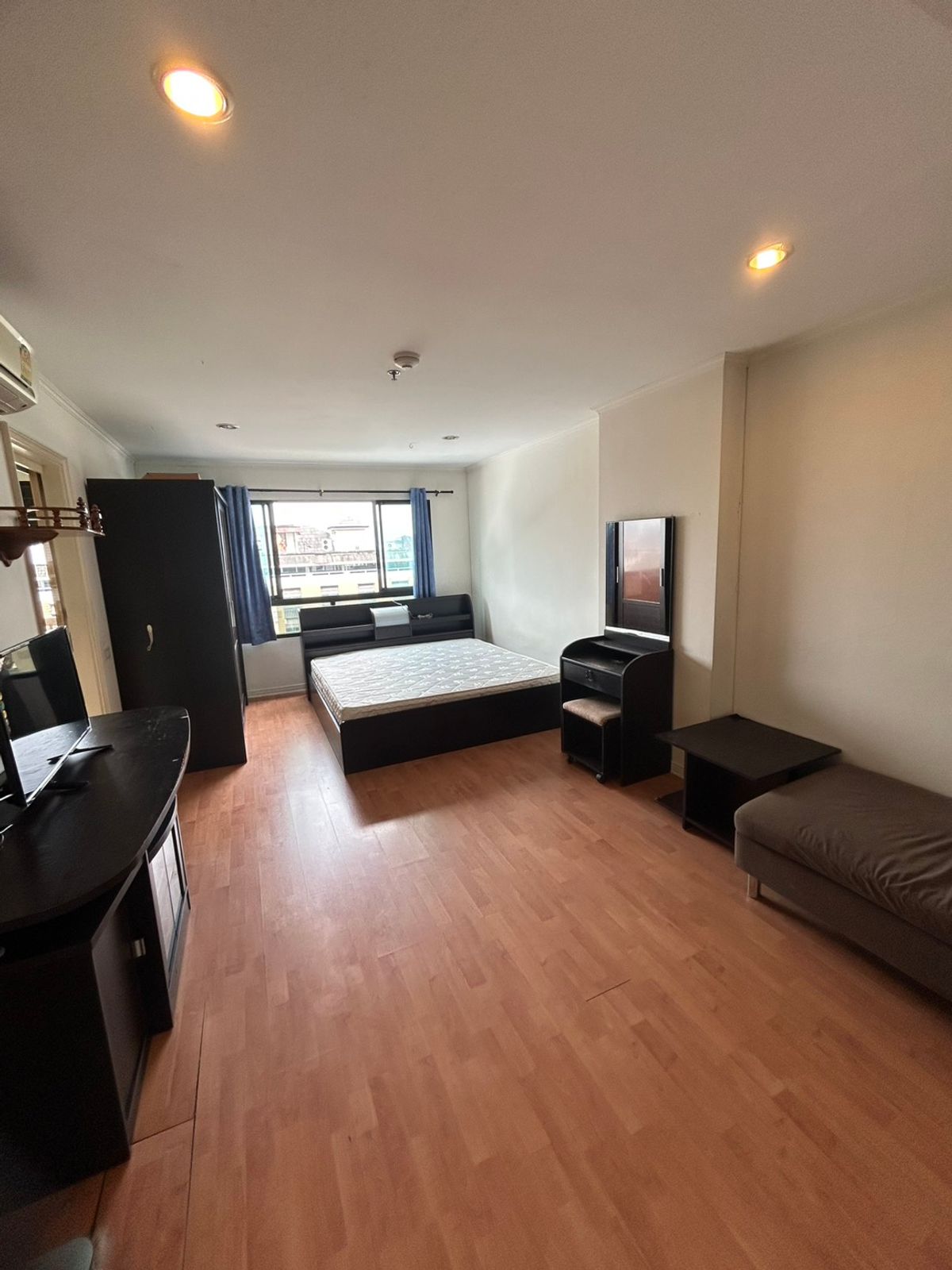 For SaleCondoSapankwai,Jatujak : 🍀 Condo for sale, Lumpini Ville Phahon-Sutthisan Soi Inthamara Room, Studio 30 sqm. Near BTS Saphan Khwai 🚄