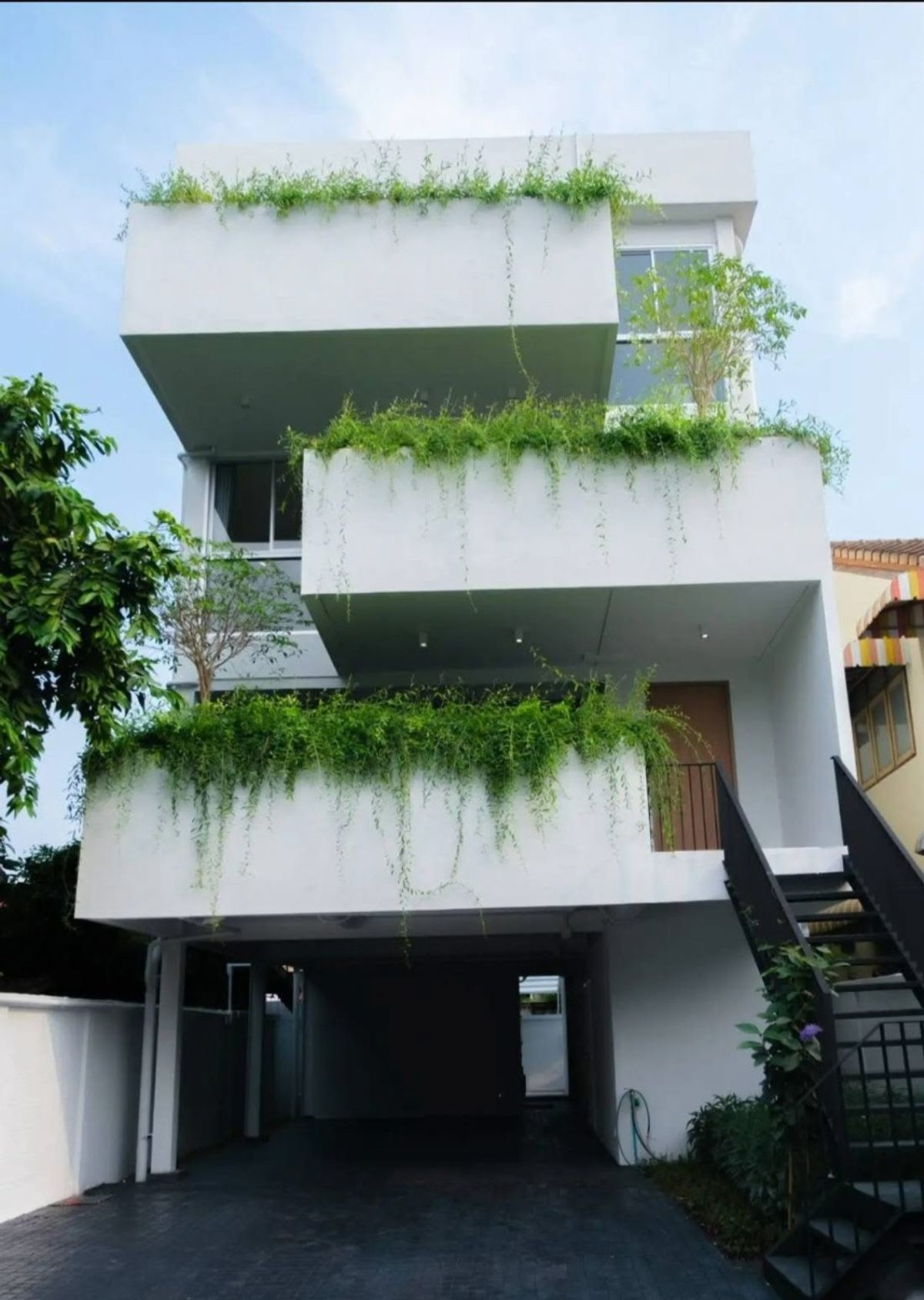 For RentHome OfficeSukhumvit, Asoke, Thonglor : LTHC12193 - Home Office for Rent Sukhumvit 60/1 Size 113 SQW. 450 SQM. 4 Rooms 5 Baths Near BTS Bang Chak Station Only 80K/Month