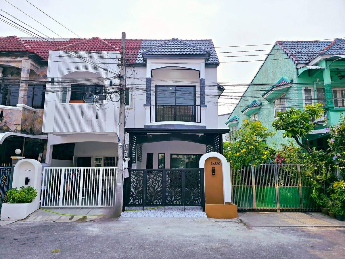 For SaleTownhomeNawamin, Ramindra : 2 storey townhouse for sale, Jinda Town Village, Khu Bon Ram Inthra Road, 8 Bang Khen, Khan Nayawan, Fashion Prophet, Tha Rong, Sin Hospital, Pink Line, Safari World along the Khlong Song Panya Intra, Kanchanaphisek Chalong Rat Expressway
