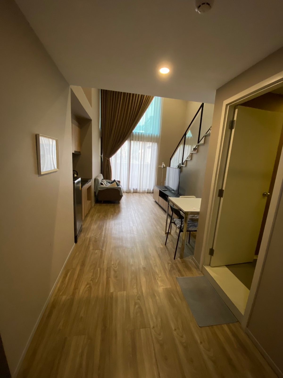 For RentCondoSathorn, Narathiwat : Blossom Condo@Sathorn Charoenrat condo for rent, complete condo, ready to approach the Surasak BTS Skytrain, convenient to travel !!