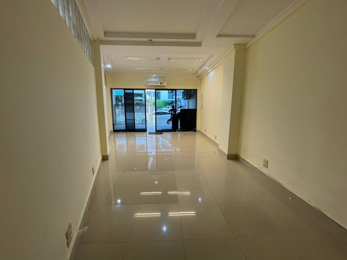 For RentHome OfficeSukhumvit, Asoke, Thonglor : LTH12222 - Home Office for Rent in Soi Sukhumvit 60/1 Size 400 SQ.M 5 Room 5 Baths Near BTS Bang Chak Station Only 55K/Month