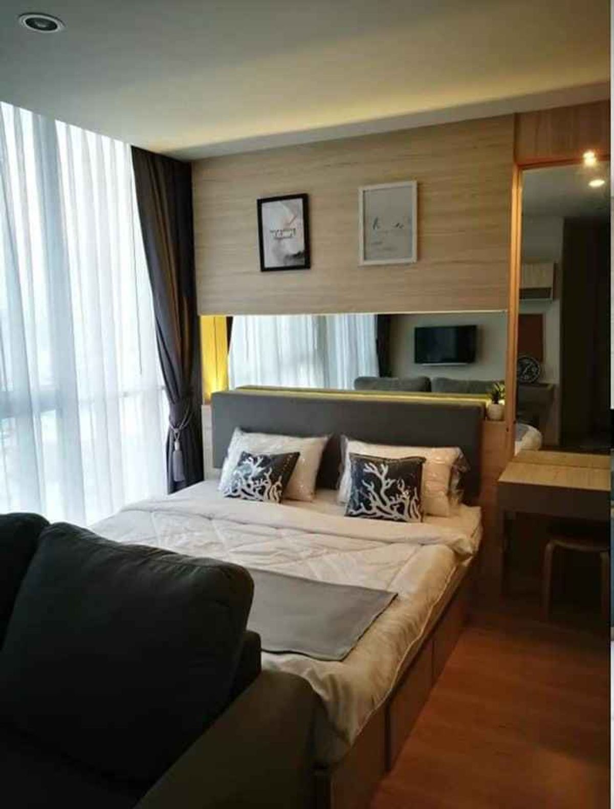 For RentCondoRatchadapisek, Huaikwang, Suttisan : 🔴13000 ฿ 🔴 🔴 𝐍𝐨𝐛𝐥𝐞 𝐍𝐨𝐛𝐥𝐞 ┃ ┃ Noble Revolve Ratchada ✅ Near MRT Cultural Center 80 m. Happy service 🙏 Interested to say hello (very fast answer): 📱 Property code 6804-0109 📱: ID:@bbcondo88