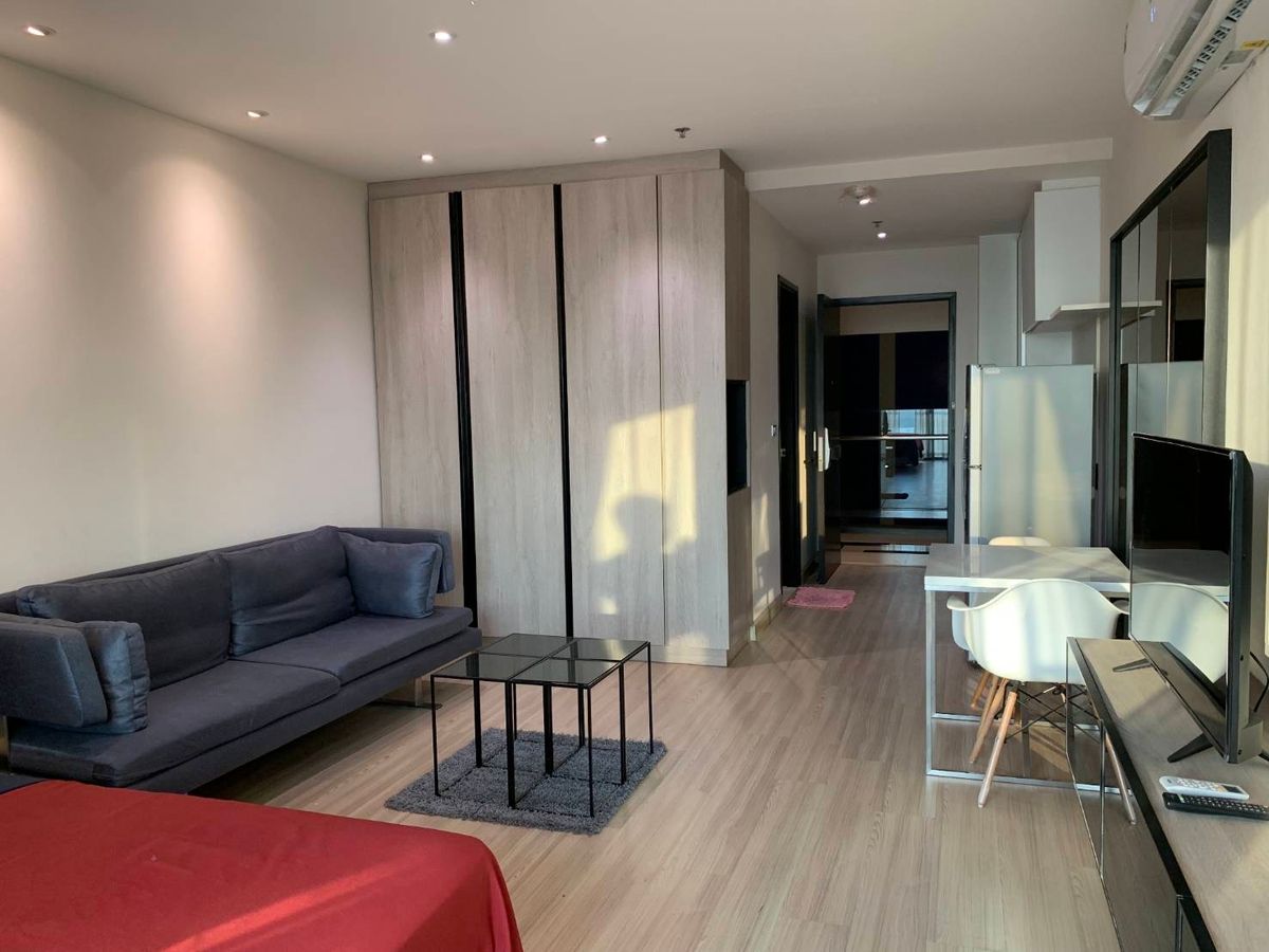 For RentCondoOnnut, Udomsuk : Condo for rent. Sky Walk. Completely decorated with near Phra Khanong BTS BTS !!