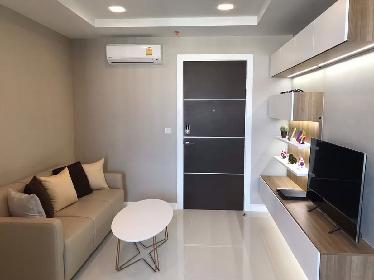 For RentCondoSamut Prakan,Samrong : The Metropolis Condo for Rent, Samrong Interchange, BTS, Samrong 0 meters - Yellow Line