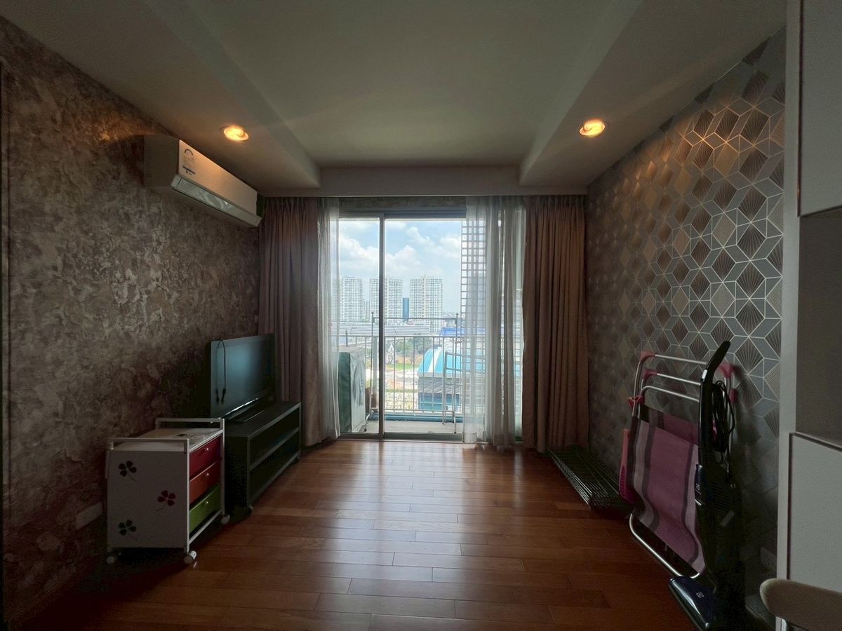 ให้เช่าคอนโดลาดพร้าว เซ็นทรัลลาดพร้าว : ปล่อยเช่า 1 นอน the line พหลโยธิน ขนาด 46 ตรม ราคา 17,000 บาท สนใจ 0808144488