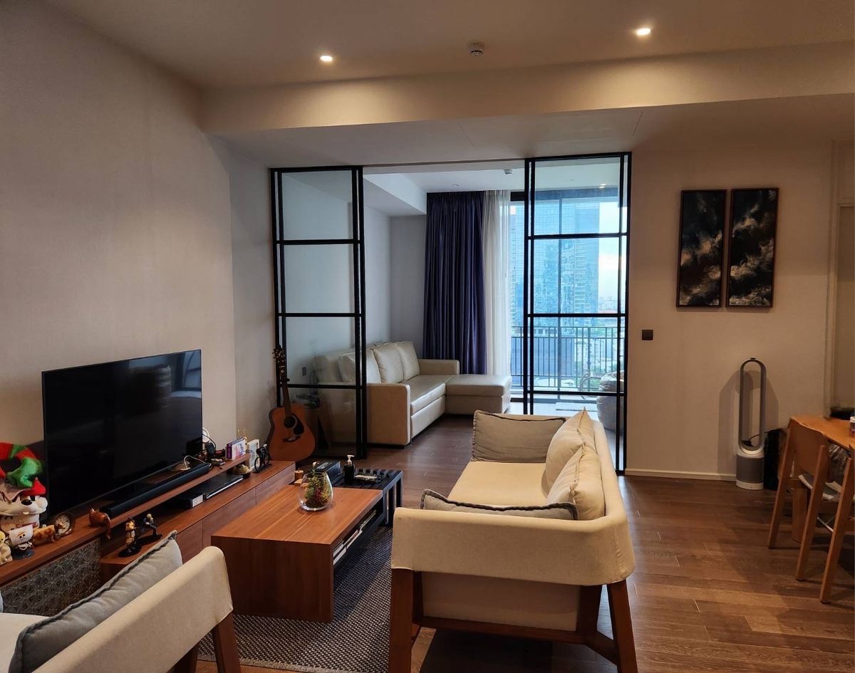 For RentCondoWitthayu, Chidlom, Langsuan, Ploenchit : Rent Muniq Langsuan (Muniq Langsuan), a condo for 2 bedrooms, 1 bathroom, view of Suan Lum, special price 95,000 !!