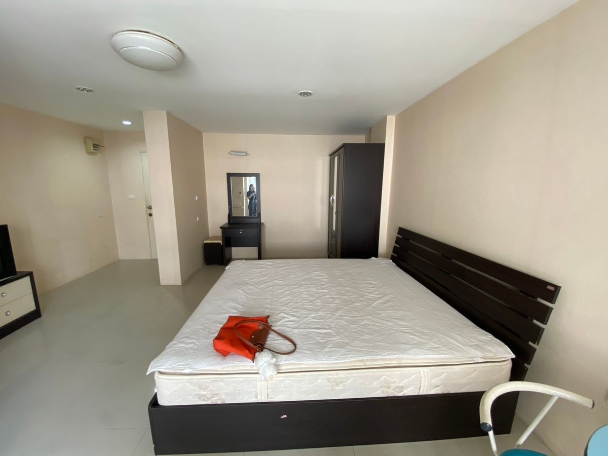 ขายคอนโดนนทบุรี บางใหญ่ บางบัวทอง : ขายถูกลดราคา 200,000 ห้องใหญ่ 33 ตรม บางใหญ่สแควร์ ชั้น 6 ใกล้เซ็นทรัลเวสต์เกต ติด MRT บางใหญ่ พร้อมเฟอร์ฯ ครบ