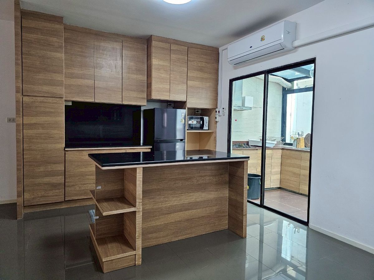 For RentTownhomeKaset Nawamin,Ladplakao : Rental of Areethubi Kaset-Nawamin Townhome 3 layers *Furniture, complete with an area of ​​18 sq.w., good environment Convenient location near Kasetsart University, near Central Ram Inthra