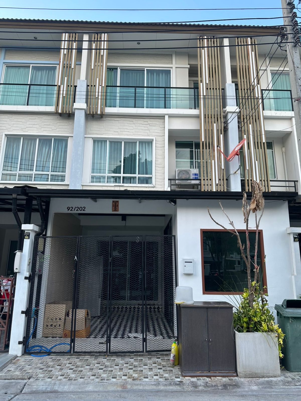 ทาวน์โฮมแจ้งวัฒนะ เมืองทอง : ขายและให้เช่าทาวน์โฮม 3 ชั้น หมู่บ้านเดอะแพลนท์ ซิตี้ แจ้งวัฒนะ เมืองทองธานี