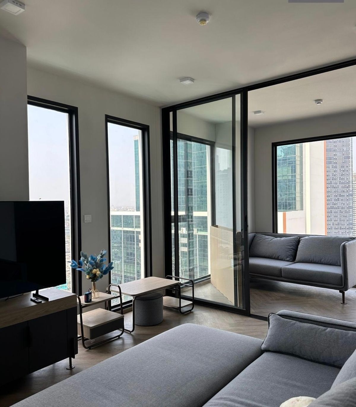 For RentCondoSiam Paragon ,Chulalongkorn,Samyan : Rental Chapters Chula - Sam Yan Beautiful, ready to live in a good location near MRT Sam Yan. Interested in Atline.@841QLNR