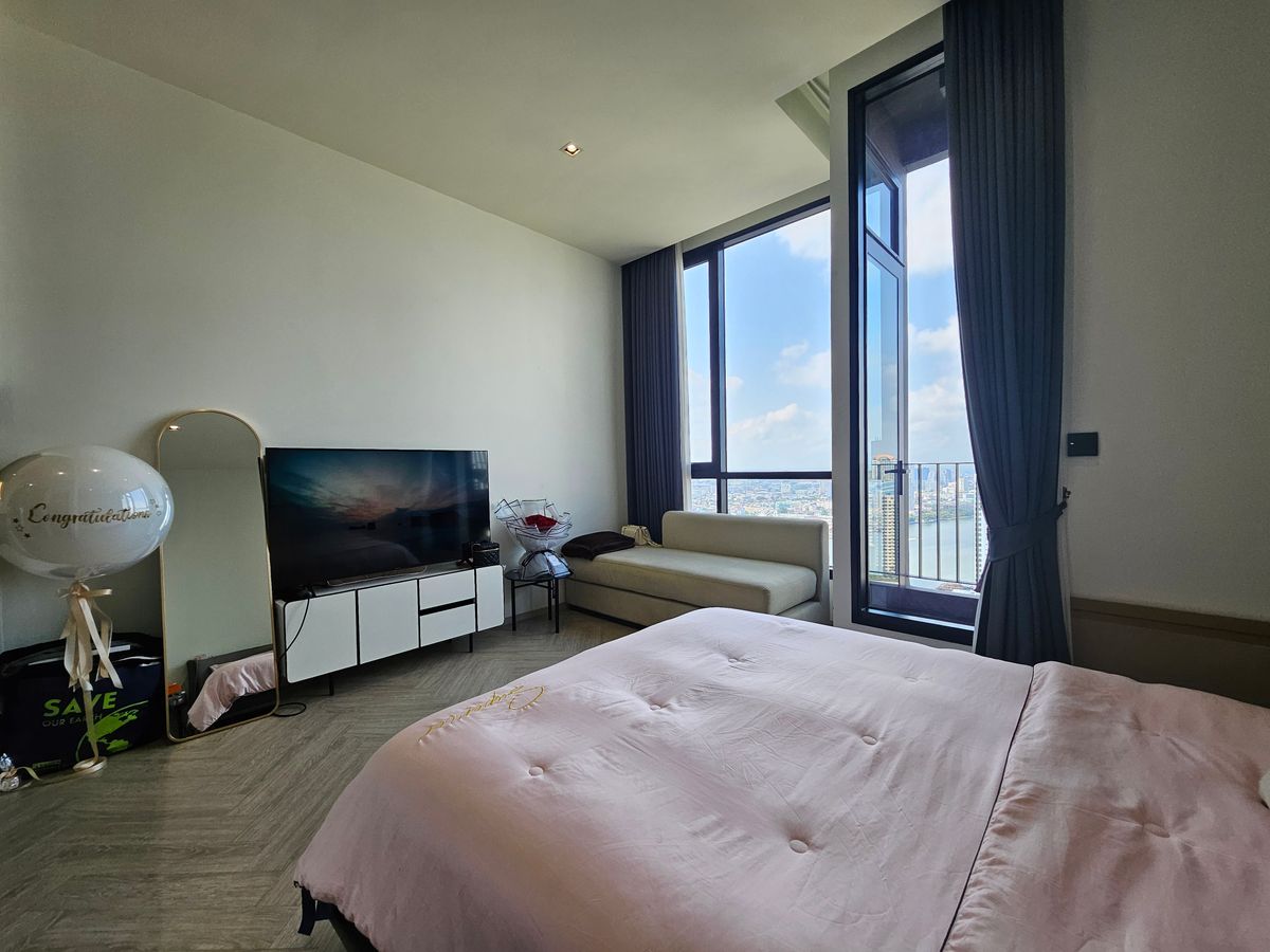 For SaleCondoWongwianyai, Charoennakor : ✨️ ✨️ For sale with tenant, best deal✨️ Beautiful room, fully furnished, Chapter Charoen Nakhon - Riverside, near BTS and IconSiam