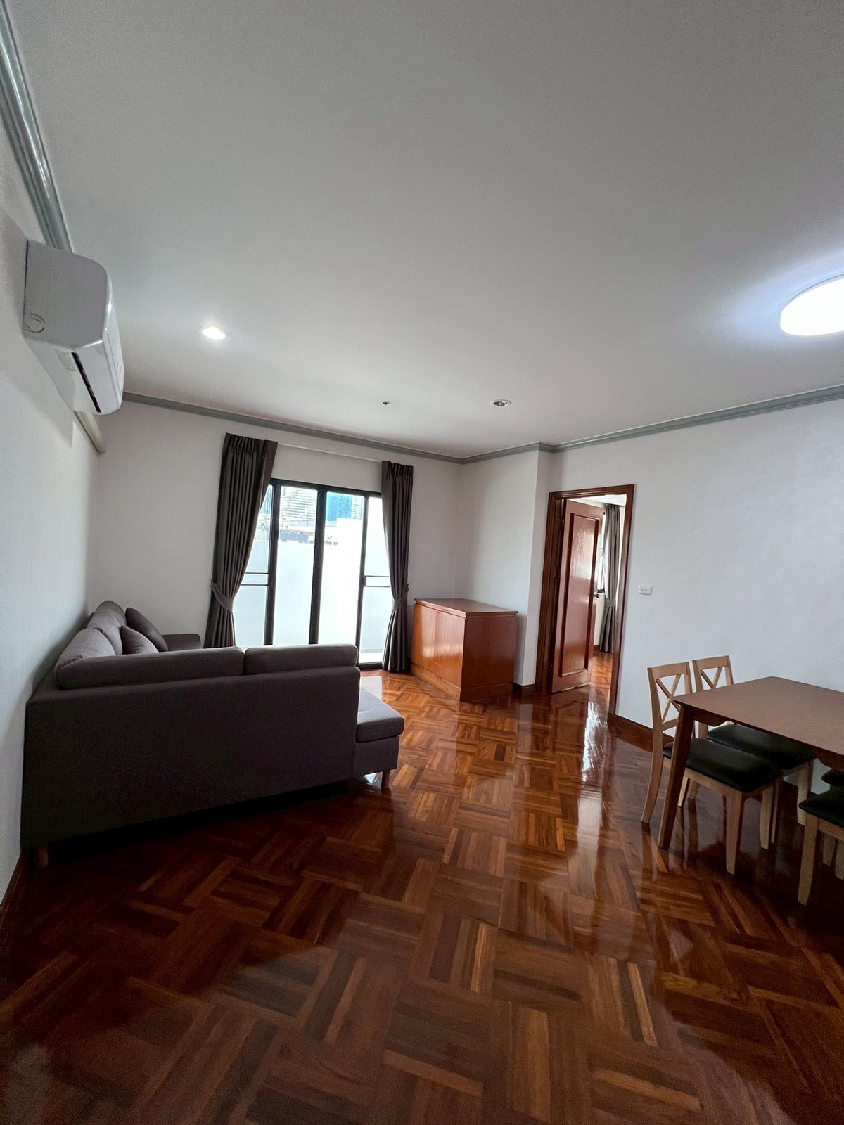 ให้เช่าคอนโดสุขุมวิท อโศก ทองหล่อ : LTH12284 – Royal Kensington Mansion FOR RENT Size 140 sqm. 2 beds 2 baths Near BTS Ekkamai Station ONLY 45K/Month