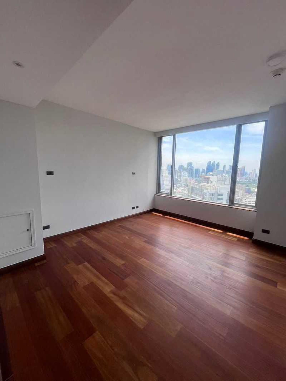 For RentCondoWitthayu, Chidlom, Langsuan, Ploenchit : LTHC12300 - All Season Mansion for Rent Size 201.38 SQM. 3 Beds 4 Baths Near BTS Phloen Chit Station Only 120K/Month