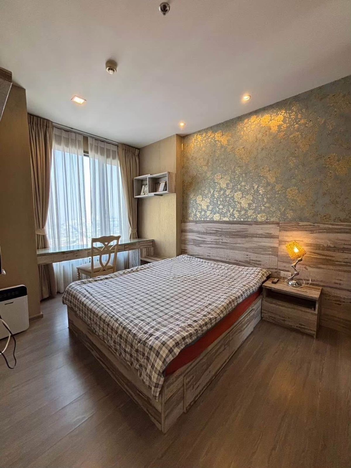 For RentCondoWongwianyai, Charoennakor : For rent, condo, view, Chao Phraya River and Icon Siam. Interested. Say hello.