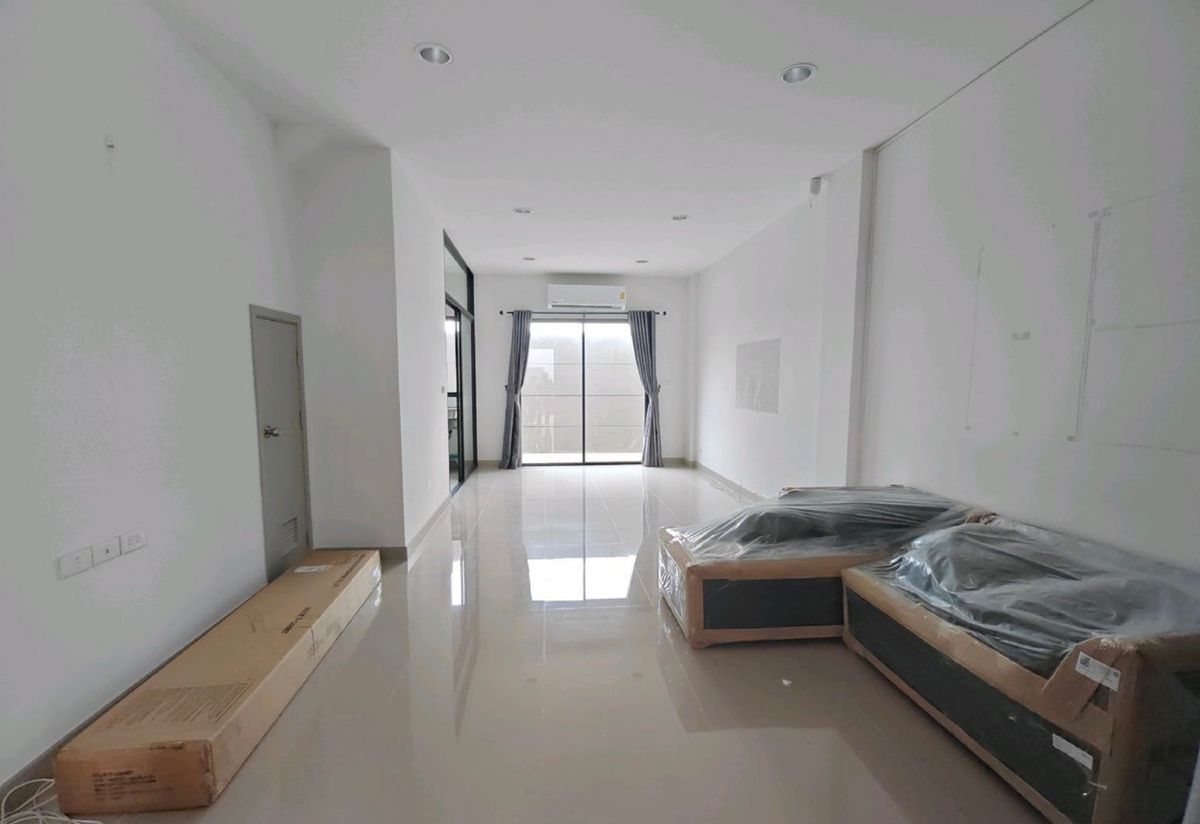 ให้เช่าทาวน์โฮมนวมินทร์ รามอินทรา : เช่าทาวน์โฮม 3 ชั้น ม. พรีเมี่ยม เพลส พหลโยธิน - รามอินทรา สวย หรู ทำเลดี พร้อมอยู่ ใกล้ BTS สายหยุด สนใจแอตไลน์ครับ@841qqlnr