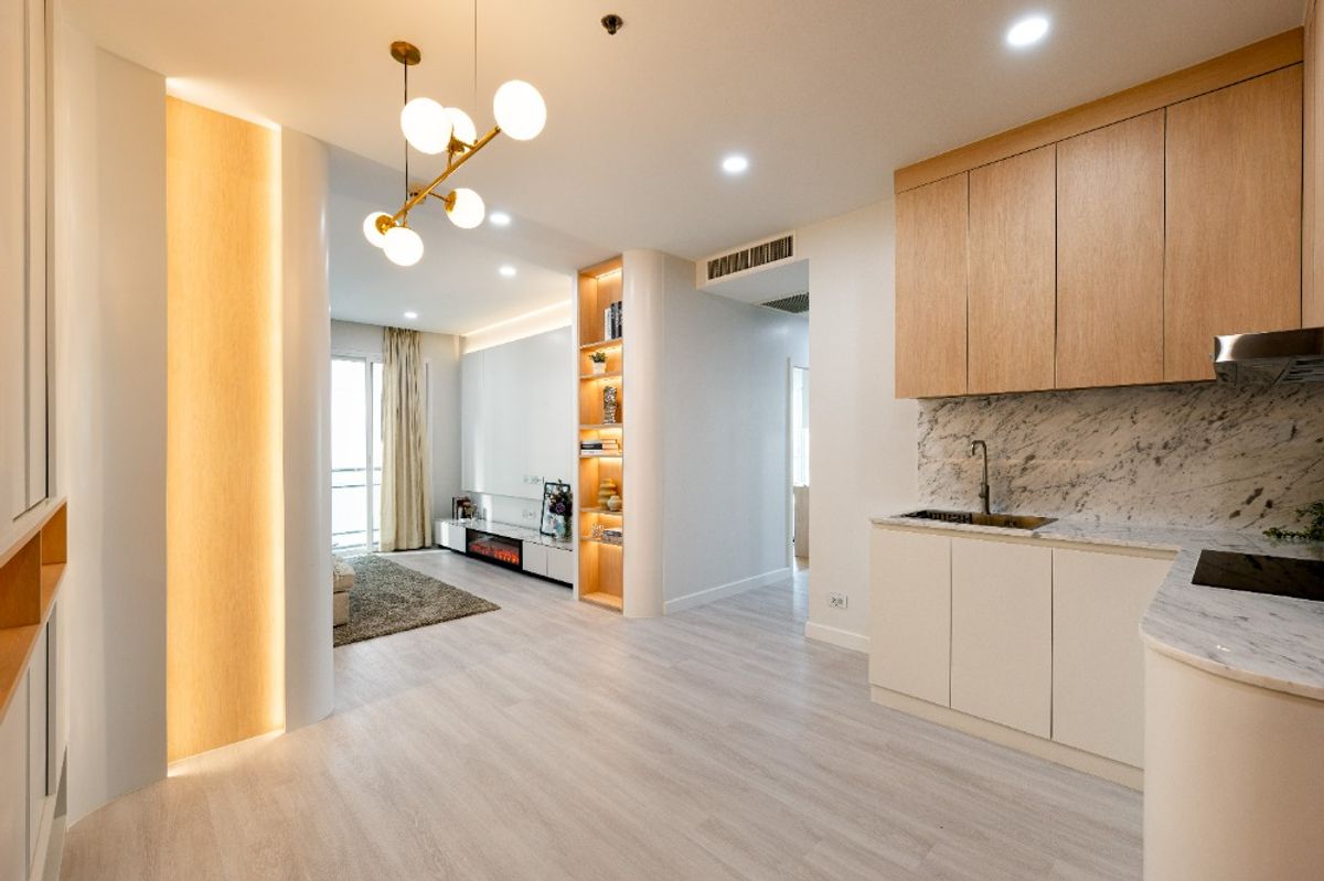 ขายคอนโดนานา : For Sale The Diamond Sukhumvit 11 ติดต่อ 095-5300101