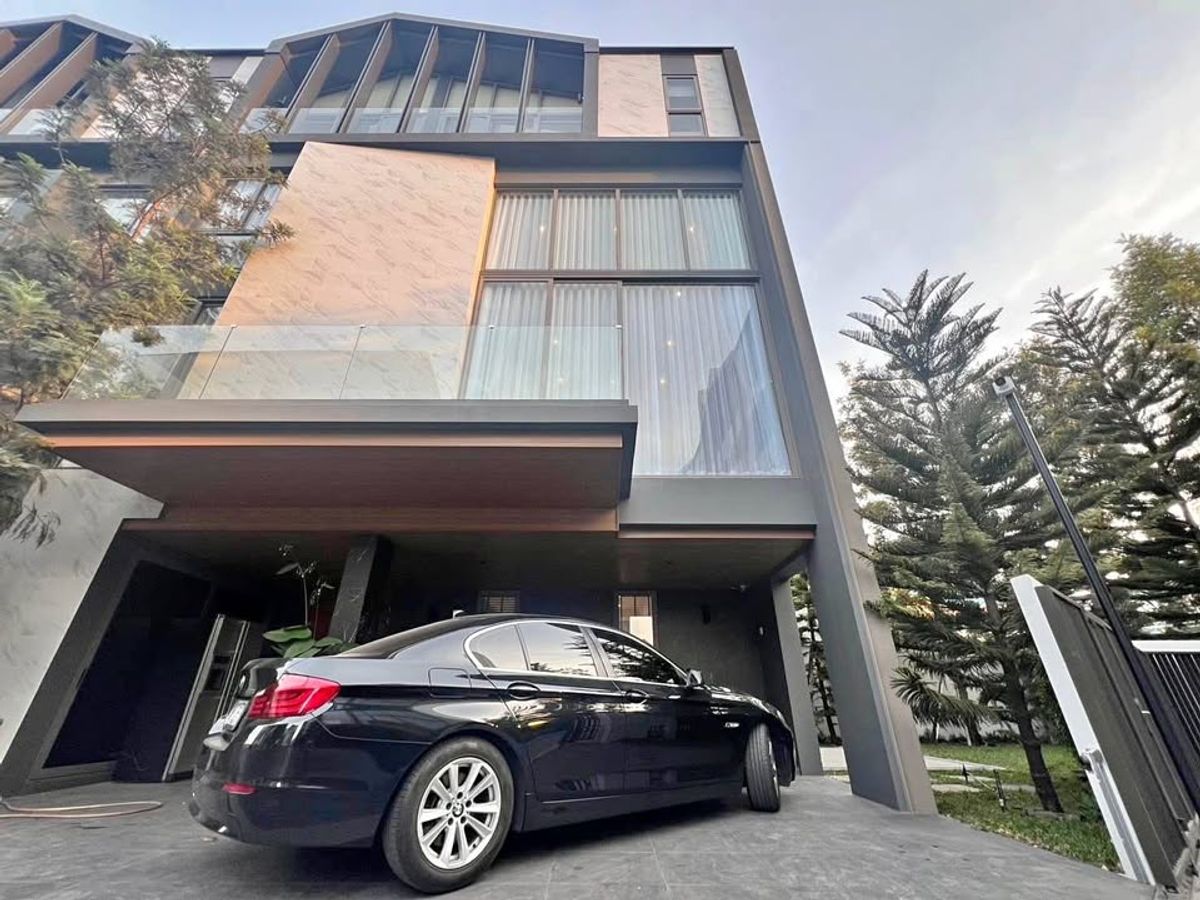 ให้เช่าบ้านสุขุมวิท อโศก ทองหล่อ : ให้เช่าบ้านสไตล์โมเดิร์นในสุขุมวิท 54 พร้อมสวนส่วนตัว อยู่ใจกลางสุขุมวิท 