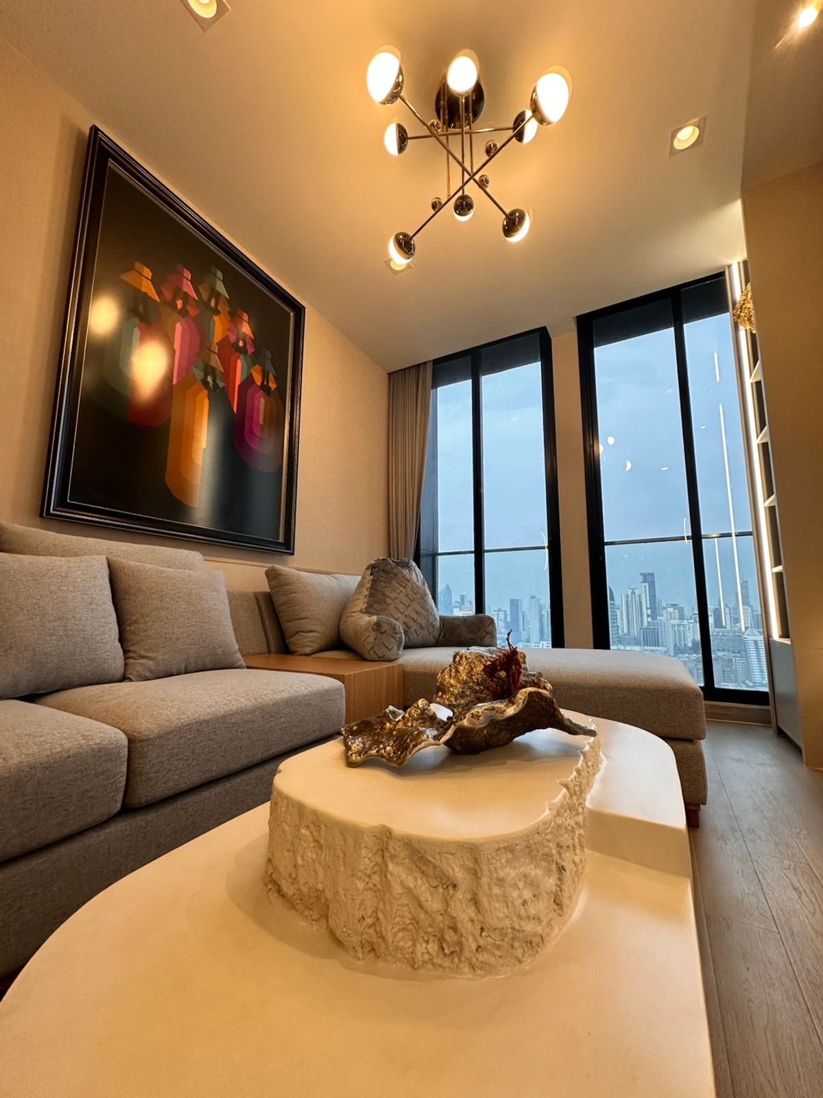 ให้เช่าคอนโดวิทยุ ชิดลม หลังสวน : ปล่อยเช่า Noble เพลินจิต 1 bedroom ไซส์ใหญ่ 55 ตร.ม. ห้องยังไม่เคยมีผู้เช่า 49,000 บาท // ติดต่อ 0944561454 คุณฮัน