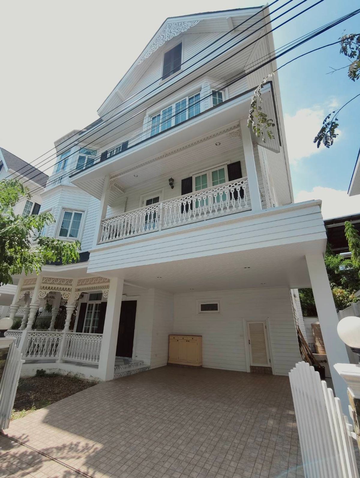 ให้เช่าบ้านบางนา แบริ่ง ลาซาล : แฟนตาเซีย วิลล่า 4