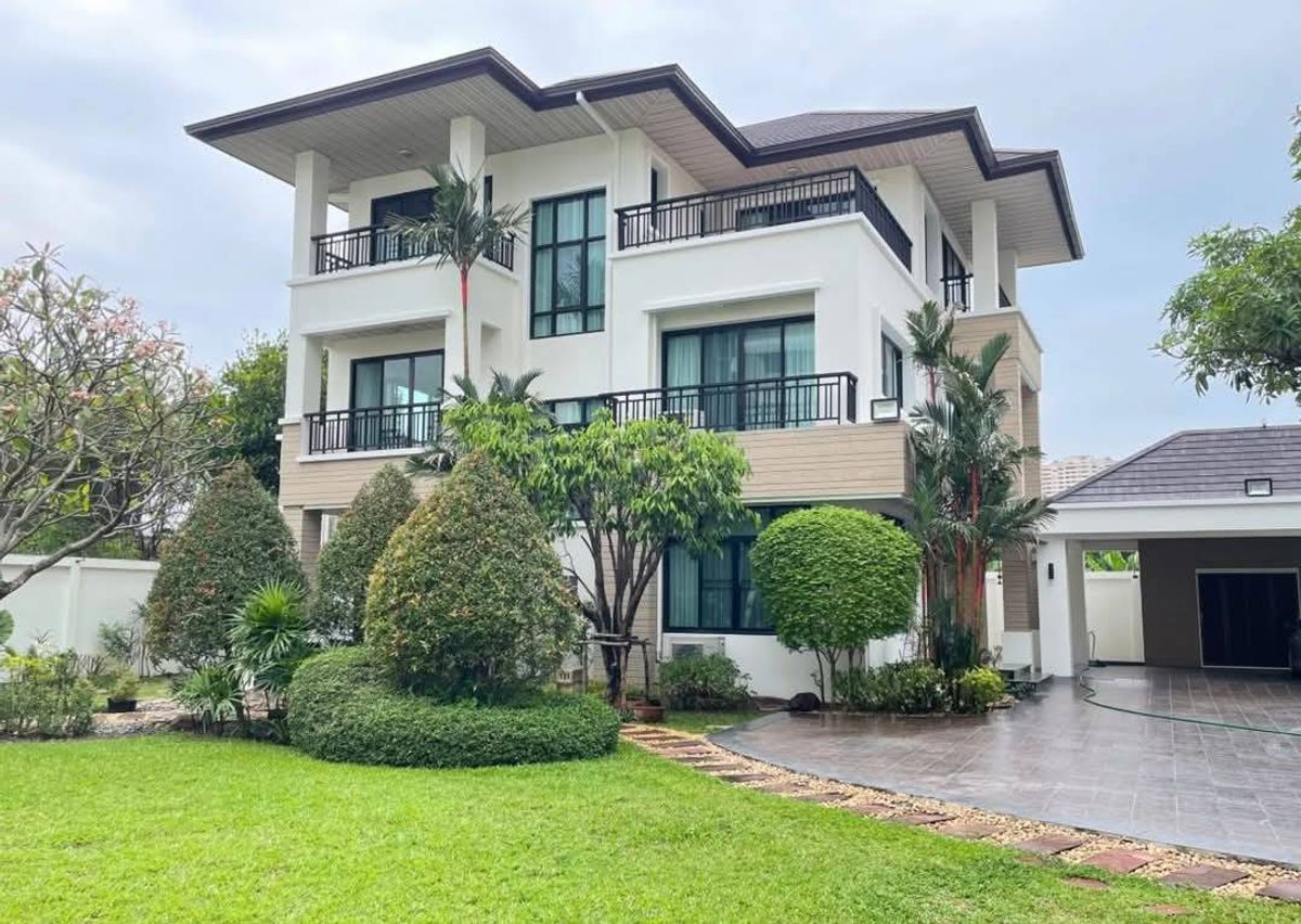 For RentHouseRatchadapisek, Huaikwang, Suttisan : Rent a 3 -storey detached house. Soi Ratchada 32 can write down the company.