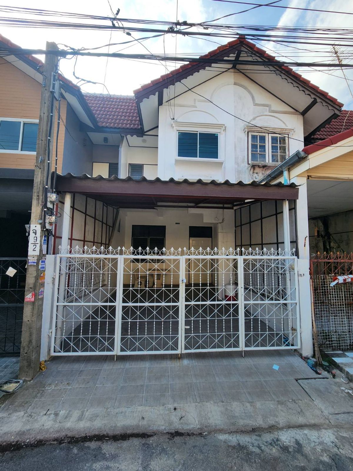 For RentTownhomeYothinpattana,CDC : Rent a townhouse, Ram Inthra zone, near the Ram Inthra Express Market, just 5 minutes.