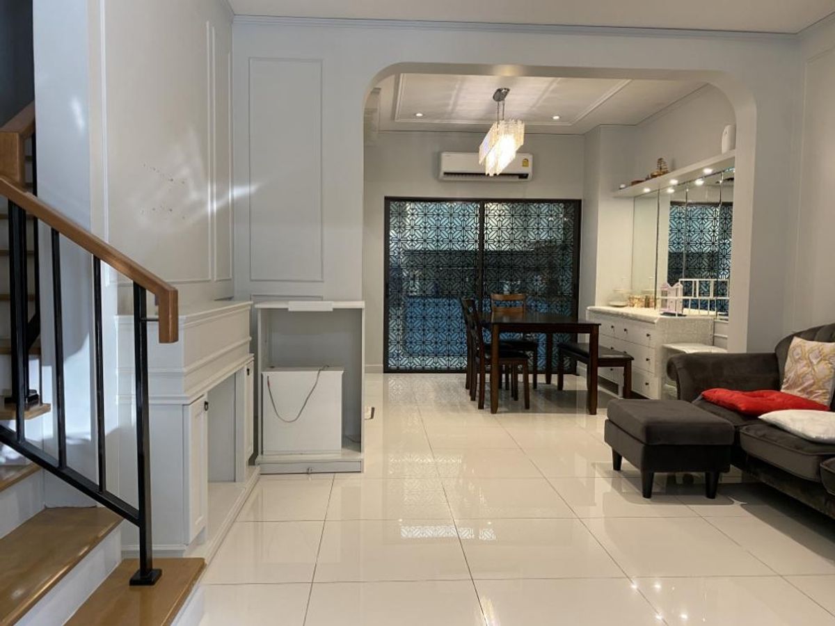 3-story townhome with beautiful decorative furniture for rent in Serithai-Ramkhamhaeng Near Siam Amazing Park, only 1.7 km. Loading...