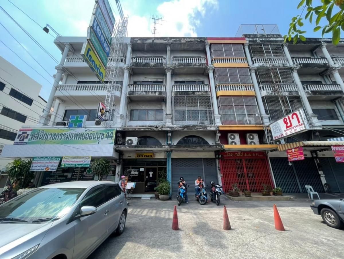 For SaleShop HousePattanakan, Srinakarin : Onnut commercial building 44 /3 bedrooms (selling with tenants), Commercial Building onnut 44 /3 Bedrooms (Sale with Tenant) DK098