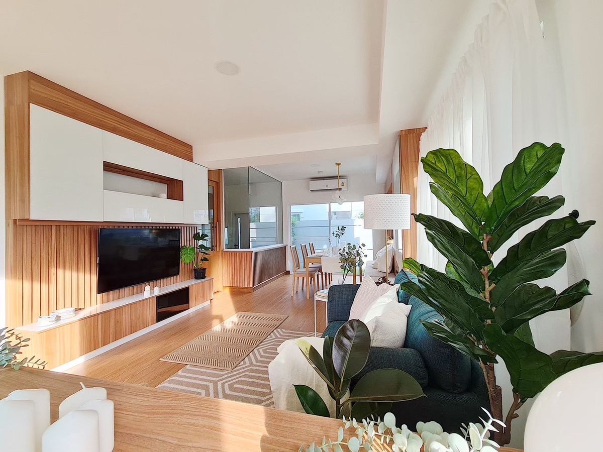 For RentTownhomeBangna, Bearing, Lasalle : Townhome for Rent | Rent a 2 -story townhome, 3 bedrooms, mezzanine, decorative house decoration, good price, good location near mega bangna