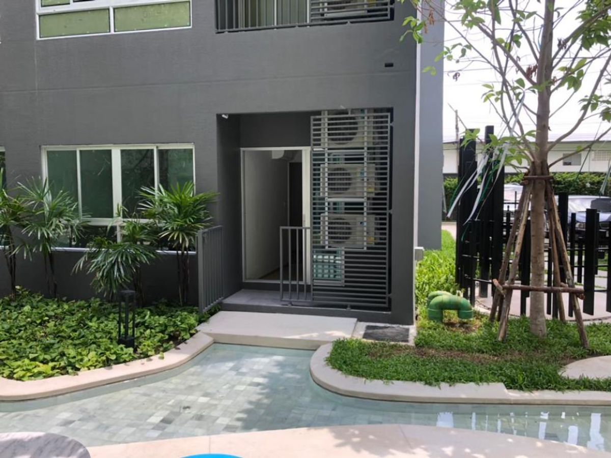 ให้เช่าคอนโดเกษตรศาสตร์ รัชโยธิน : ให้เช่าห้องRare item Pool Acess ที่ Elio Del Moss ใกล้ ม.เกษตร-ตึกA ห้องริมสุดชั้น1 Pool Access เดินลงสระได้เลย วิวสระน้ำสวย ผ่อนคลาย บรรยากาศรีสอรท์ ทั้งตึกA มีPool Access แค่ 5 ห้องเท่านั้น นี่คือ 1 ใน 5 ห้องของตึกA ห้องกว้าง 34.90ตรม ไม่อึดอึด