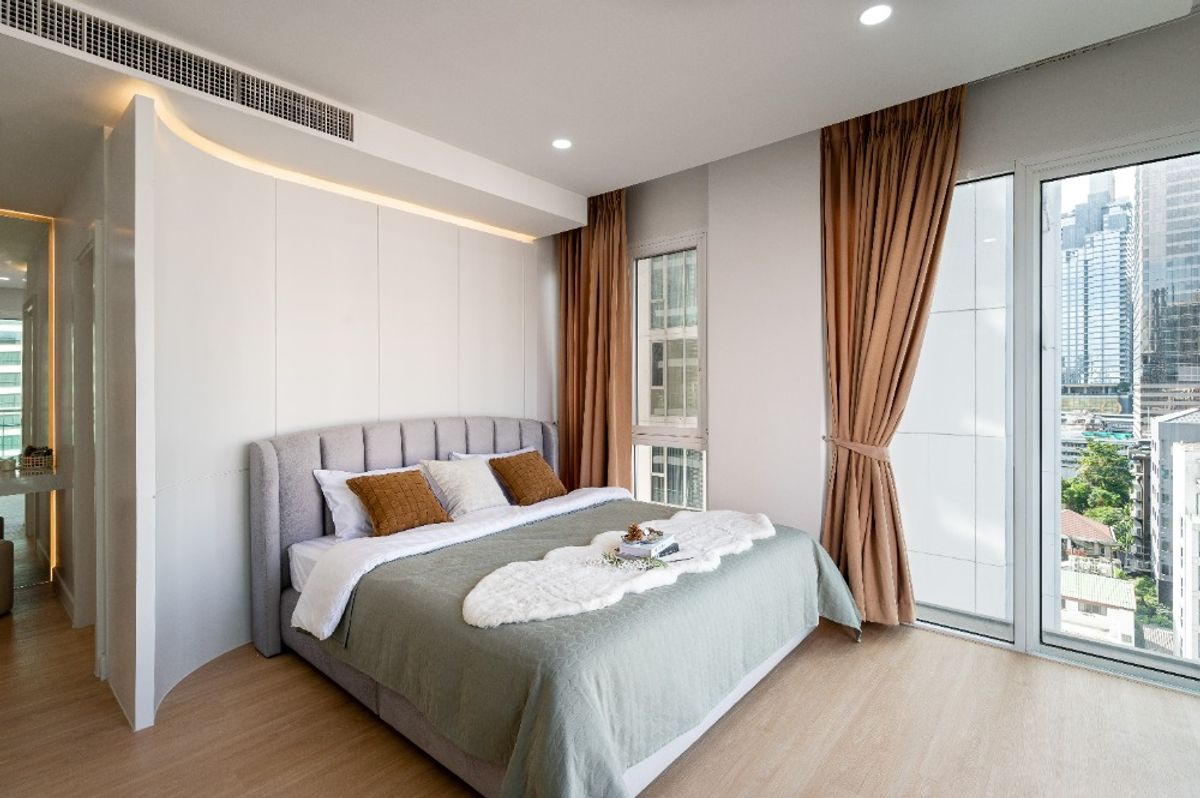 For SaleCondoNana, North Nana,Sukhumvit13, Soi Nana : 2 bedrooms, 2 bathrooms, near BTS, only 300 meters, newly decorated