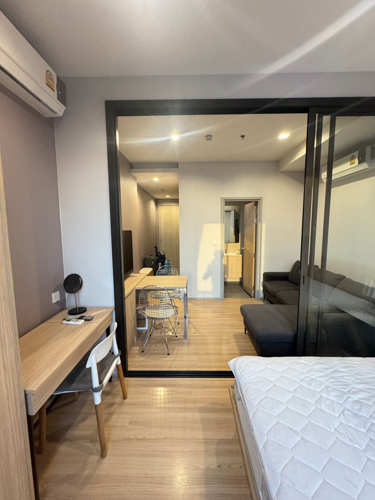 📢For Ret & GT; & GT; M jatujak ✨ Floor 28, Building A, the view is cool, not hot, full furniture with electrical appliances. Very convenient to travel near BTS Morchit #LV -MO1748 Loading...