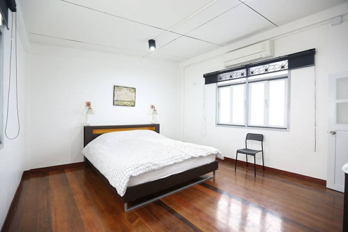 For RentHome OfficeOnnut, Udomsuk : For rent commercial building only 150 m. from BTS Phra Khanong