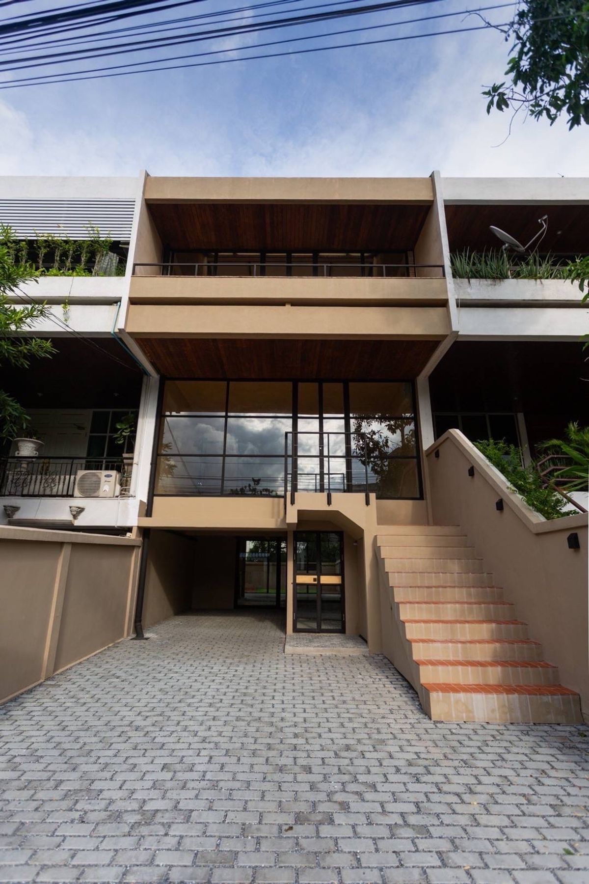 For RentRetail SpaceSukhumvit, Asoke, Thonglor : Rent a Townhome Thonglor - Ekkamai, Sukhumvit 55, Bangkok, Suitable for Creative, Studio, Production, Pilates and Yoga or Personal Officer.