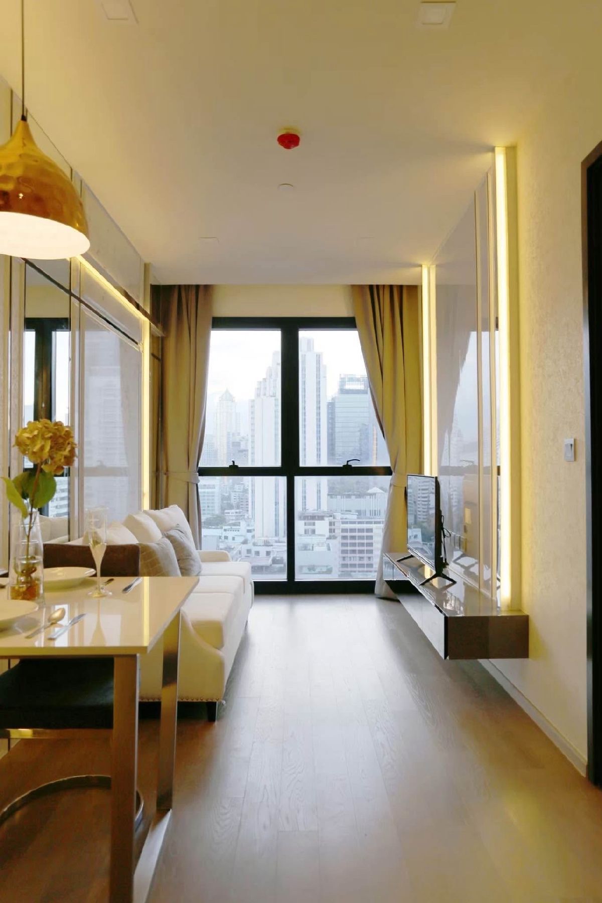 For RentCondoSukhumvit, Asoke, Thonglor : Luxury condo rental A magnificent view room Beautifully decorated, ready to move in Interested to say hello.