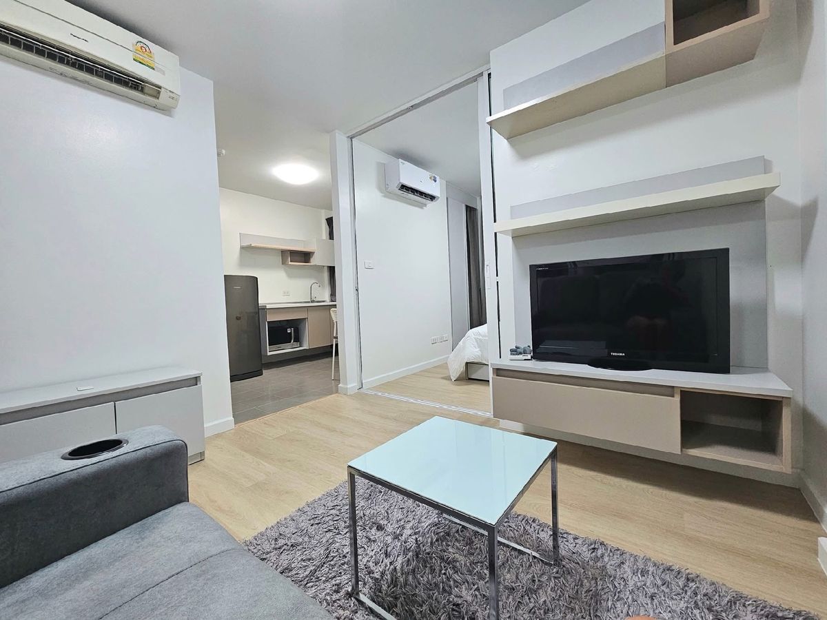 For RentCondoRamkhamhaeng, Hua Mak : For rent D Condo Ramkhamhaeng, Foodland, near Airport Link, Ramkhamhaeng Station, new renovated room. Ready to move in ✨