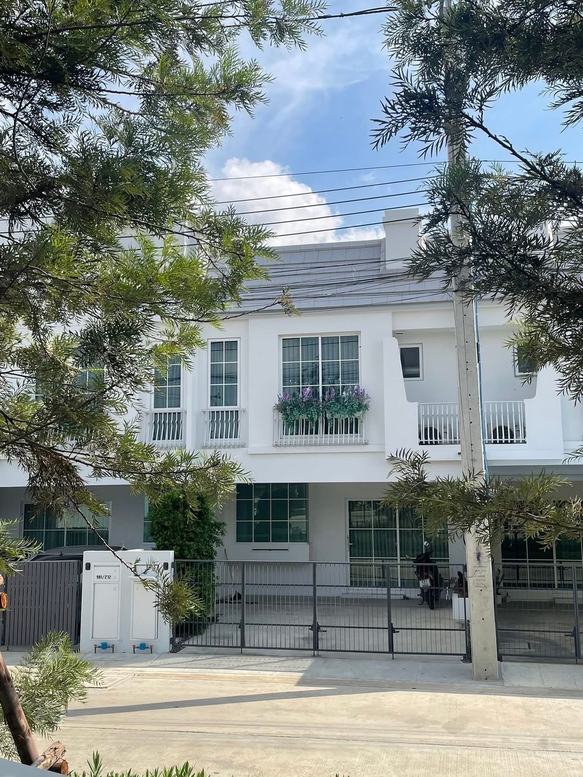 ให้เช่าบ้านบางนา แบริ่ง ลาซาล : Townhouse for rent | ให้เช่าทาวน์เฮ้าส์ 3 ห้องนอน ตกแต่งบิ้วอินสวย จัดเต็ม เฟอร์นิเจอร์ครบ พร้อมเข้าอยู่ ราคาดีมาก 👍🏻✨🏡