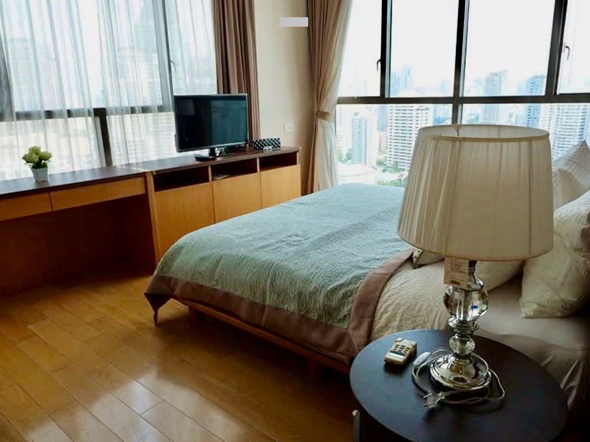 For RentCondoSukhumvit, Asoke, Thonglor : Forl Rent! Aequa Sukhumvit 49Luxury 1-Bedroom Condo | High Floor | Just 6-Min Walk to BTS Thonglor