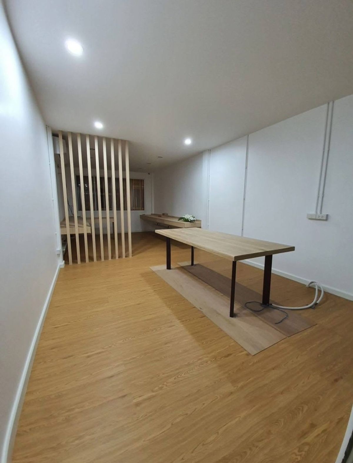 For RentShop HouseSukhumvit, Asoke, Thonglor : LTH12334 - Commercial Building for REUKHUMVIT 18 Size 120 SQ.M 3 Rooms 3 Baths Asok Station Only 45K/Month