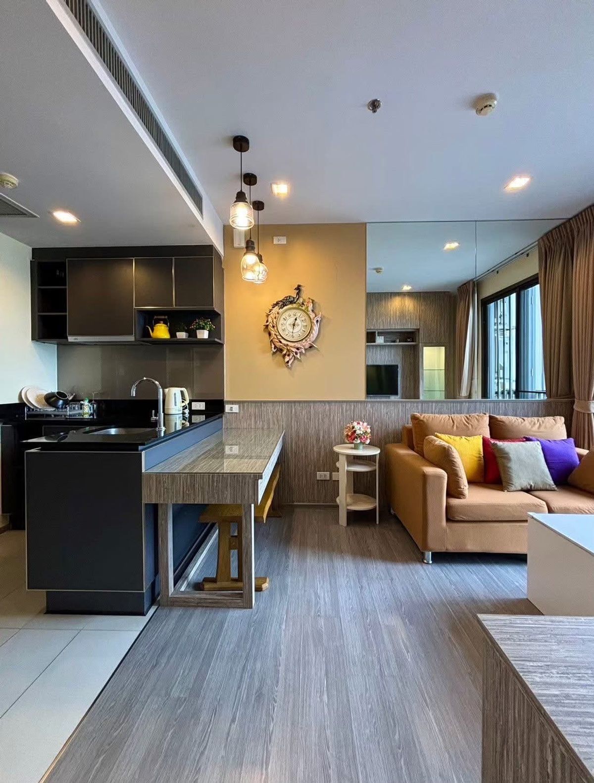 ให้เช่าคอนโดวงเวียนใหญ่ เจริญนคร : ให้เช่า 1 ห้องนอน ขนาด 37 ตรม. ห้องมุม คอนโด นาย บาย แสนสิริ วิวแม่น่ำเจเาพรพยาและไอคอนสยาม