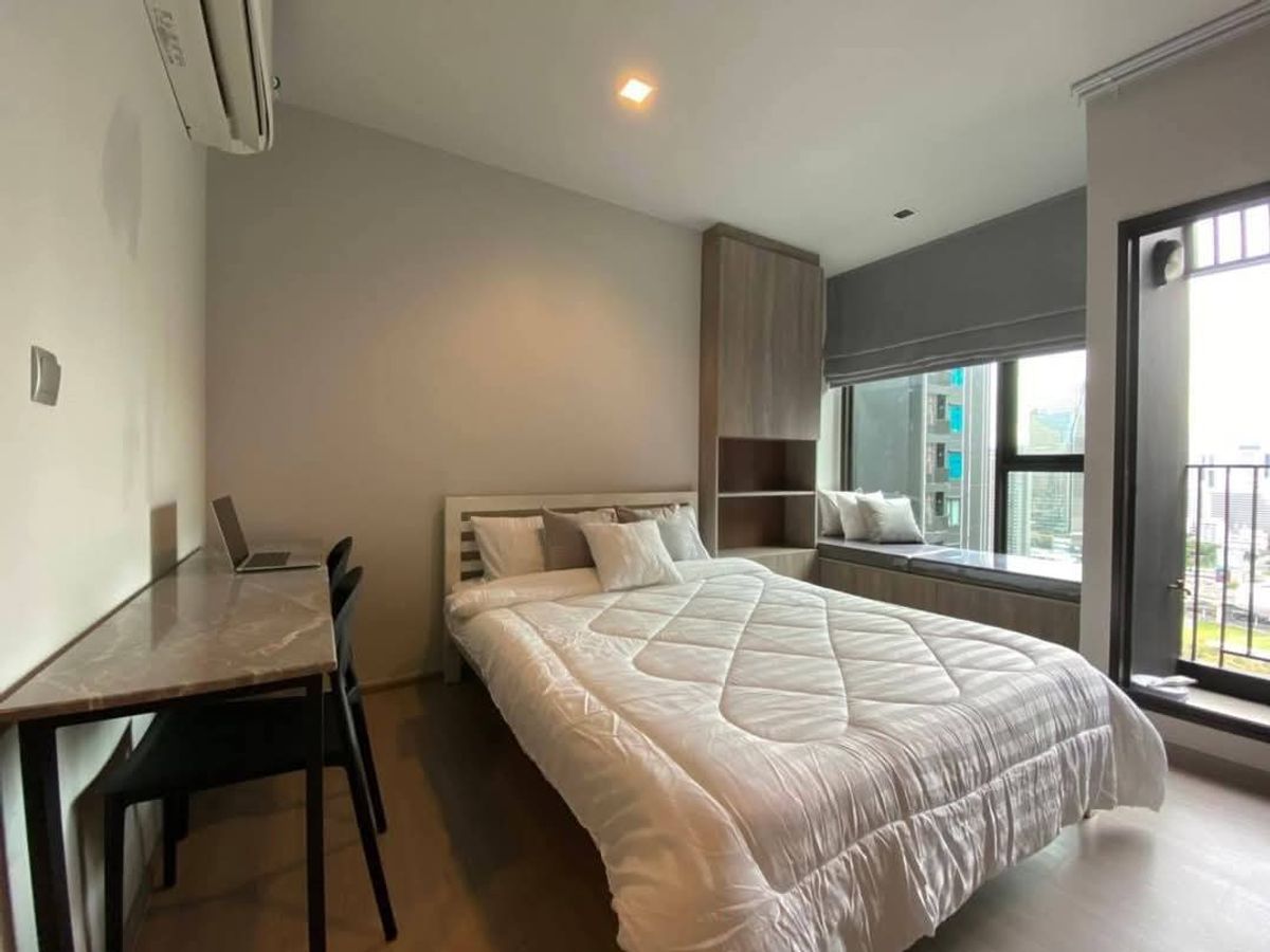 18,500 BAHT/Month, Life Asoke Rama 9 Loading...