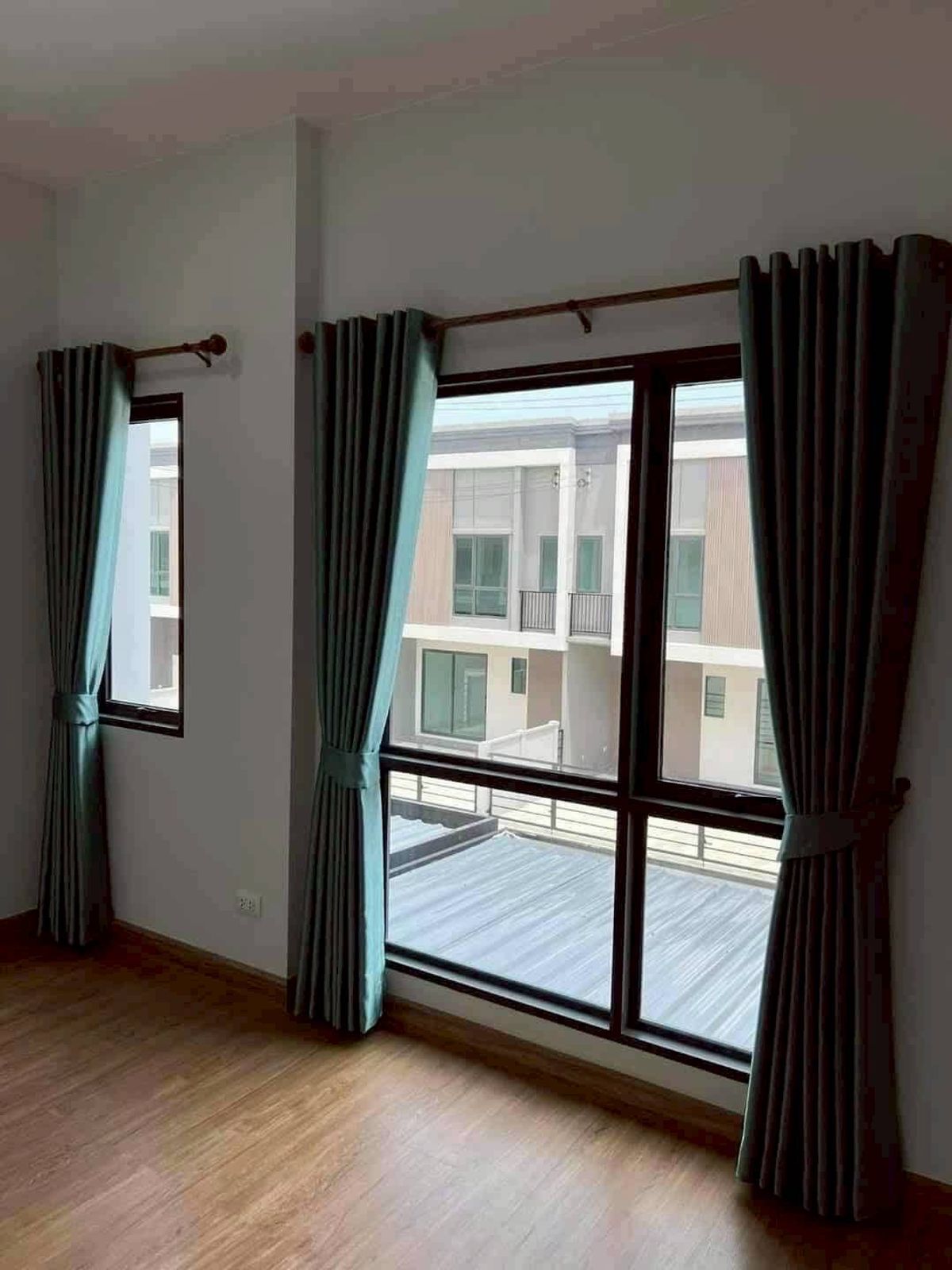 Townhome for rent, Pleno Petchkasem-Sai 4  🏡🎊💸  Loading...