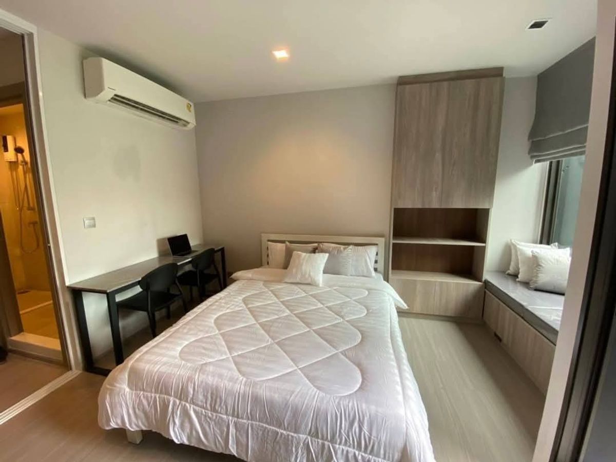 18,500 BAHT/Month, Life Asoke Rama 9 Loading...