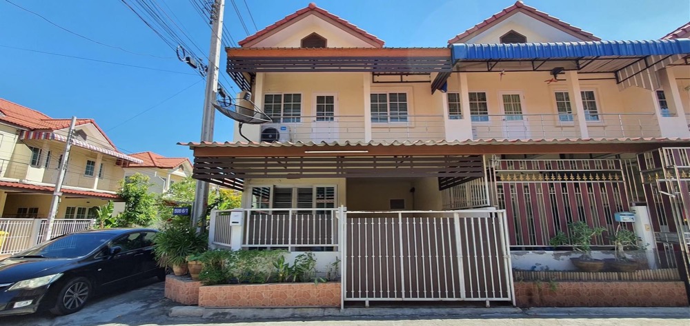 For RentTownhomeSamut Prakan,Samrong : Townhouse for rent Feung Fa Village, Villa 16, corner back, 3 bedrooms, 2 bathrooms, 30 sq m, large back