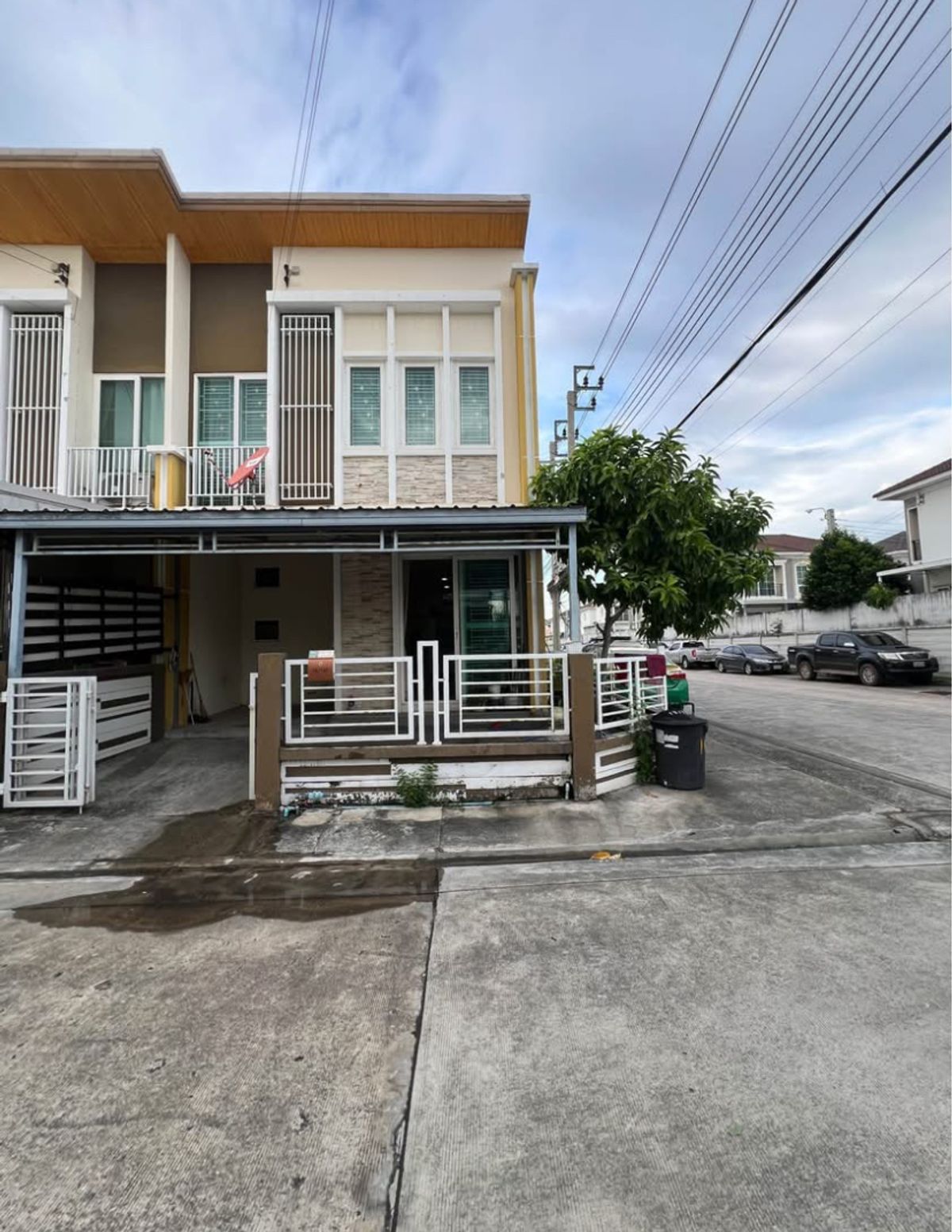 For RentTownhomeSamut Prakan,Samrong : Rent a Townhome, Gloden Town, Bang Na-King Kaew Near Suvarnabhumi Airport, Mega Bangna