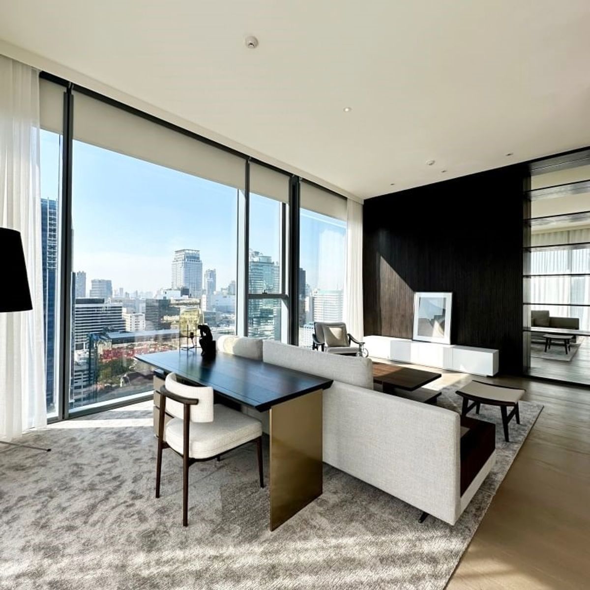 For RentCondoWitthayu, Chidlom, Langsuan, Ploenchit : Condo for rent, 2 Bedrooms with living area 154.59 sq.m., Fully furnished with private lift, Pets allowed 