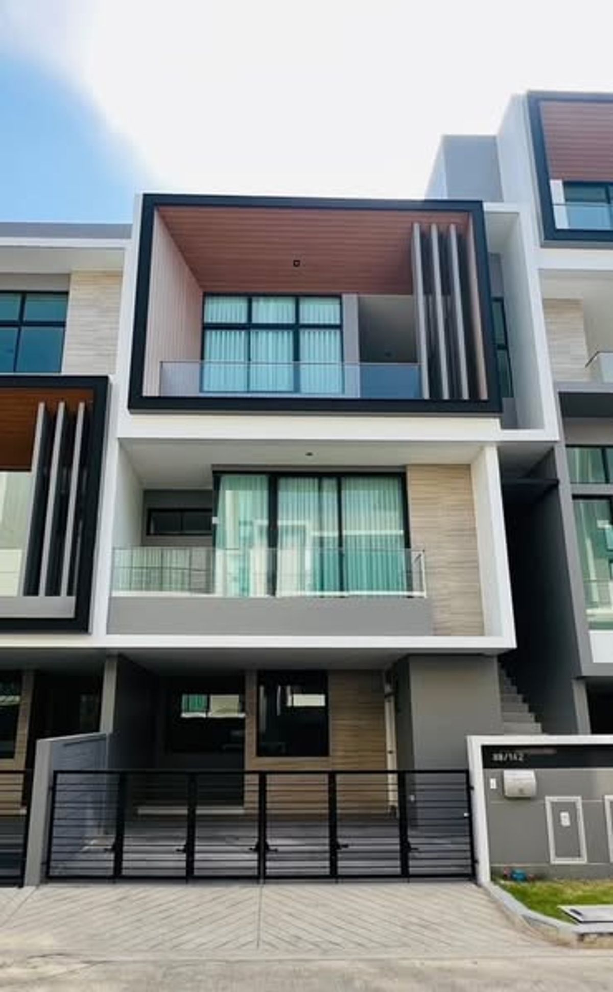 For RentTownhomePattanakan, Srinakarin : Nirvana Define Rama 9 - Srinakarin