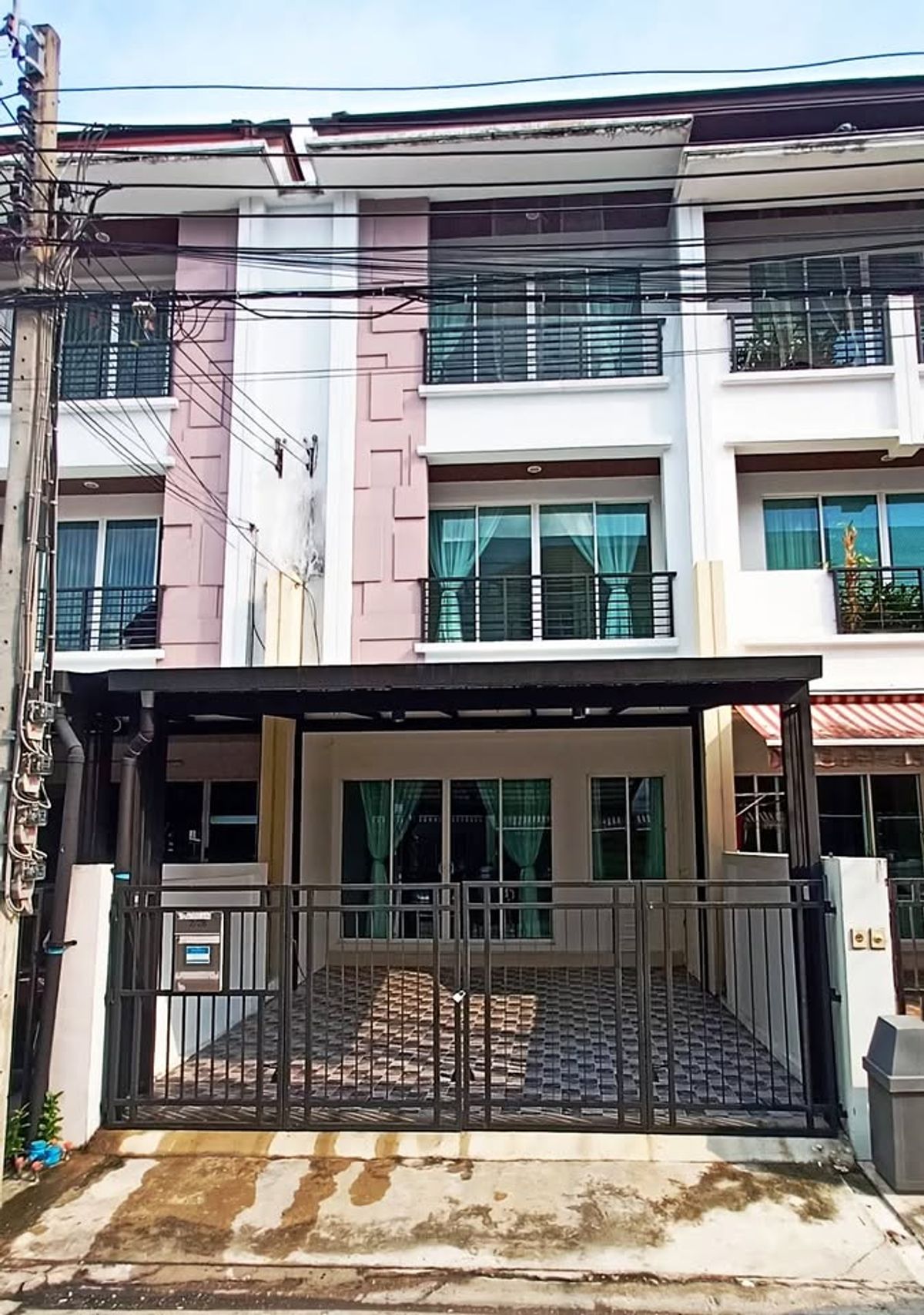 ให้เช่าทาวน์โฮมลาดพร้าว101 แฮปปี้แลนด์ : ให้เช่า บ้านกลางเมือง ลาดพร้าว 101 