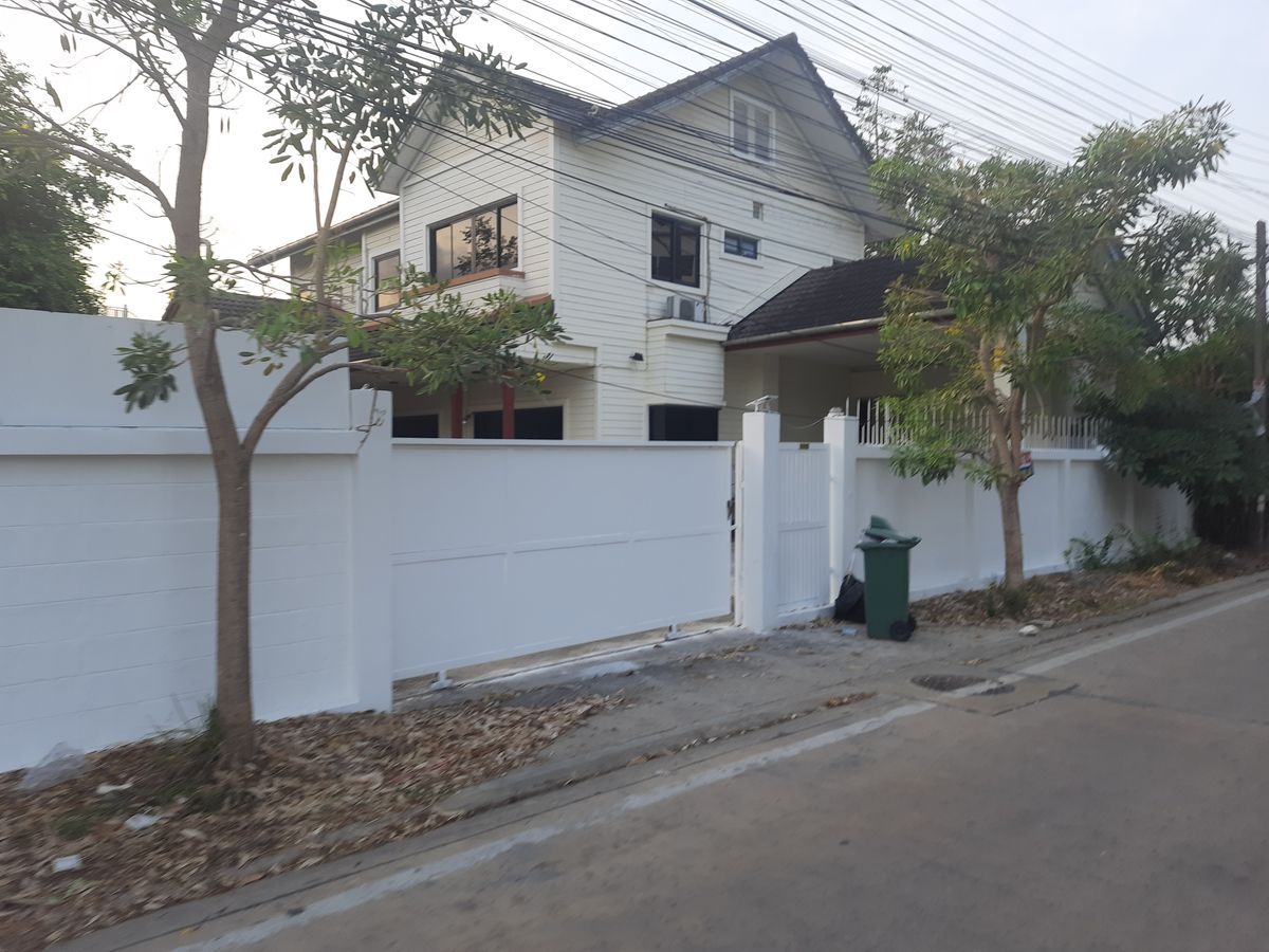 ให้เช่าบ้านบางนา แบริ่ง ลาซาล : ให้เช่า 150ตรว 3นอน3น้ำ บ้านเดี่ยว 2 ชั้น เข้าซอย วินมิลล์ บางนา ประมาณ 1 กม Windmill Village 